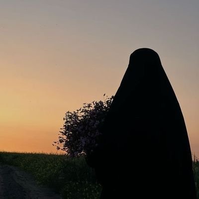 Seni her halinle seven yalnızca Allah'tır...