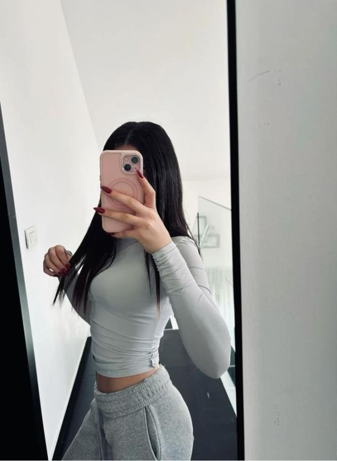 This is just a side page... Go ahead and check out my primary account @BellaSummerr