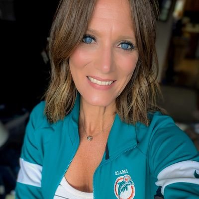 Snarky, in the nicest way | Music is Medicine | Mental health advocate|
It's Twitter, it's not that serious. 🇺🇸☕ #PhinsUp #BravesCountry WhiskeyGirl 🔥 🥒