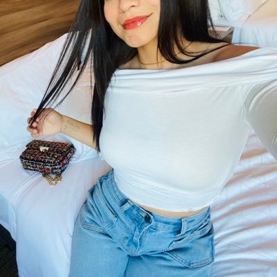 bellakarly821's profile picture. cuenta primaria