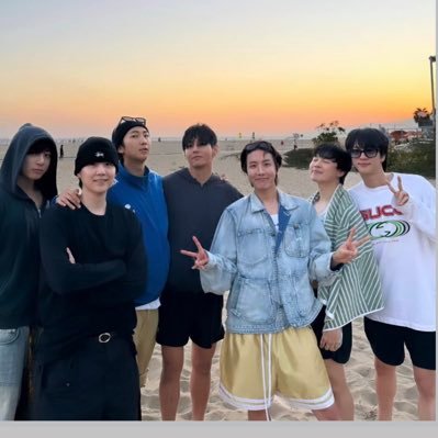 RIEDANGO's profile picture. SINペン🐹🐱バンタン7人大好きオルペンです。三度の飯よりバンタン大好き。ご飯も好き。ラプラ🐱🐿️🐨LOVE❤️jhope🇰🇷3/1🇯🇵イルコン完走🇰🇷6/14final行きホビコンロス…ホソク沼の住人です。推し活メインはhttps://t.co/58XwZlEQ9r
