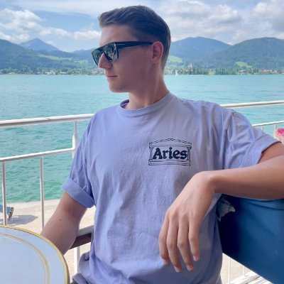 washin_gton25's profile picture. "Society tries to put me in a box, but the only box I fit in is a Hypercube"
artisti on Solana Memecoins