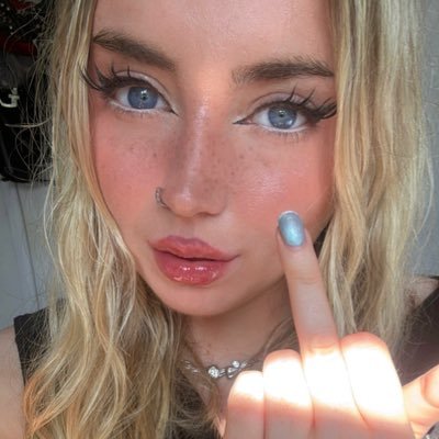 18+ only | living life on spoilt brat mode🎀 @fairygirlbackup