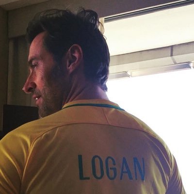 ptvontop's profile picture. | professional fangirl