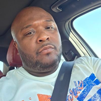 Die hard Knick Fan, Spartan by trade. Marine Veteran. I just scroll Twitter for entertainment purposes. These tweets are just jokes. #NewYorkForever #NYKX