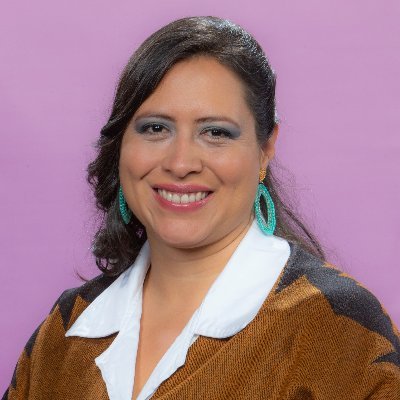 Economista con magister de La Univ Sorbona de Paris. Defensora de DDHH, Ambientalista y Feminista. Asesora en el Congreso y ex-asesora del Parlamento Europeo