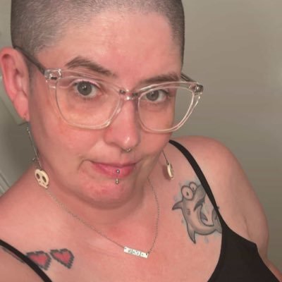 Pale_Green_Star's profile picture. That weirdo geeky girl 🩷💛🩵 she/her