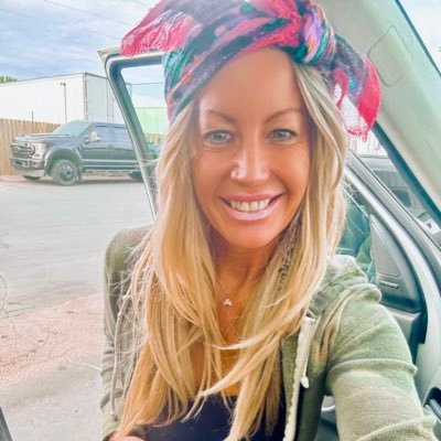 Momma : Hockey Mom Hippie at ❤️/Songwriter /Music Lover/Comedian/ #brody.lee27 HockeySnowboardingLAX GracieGirl MHS/ MusicArt.