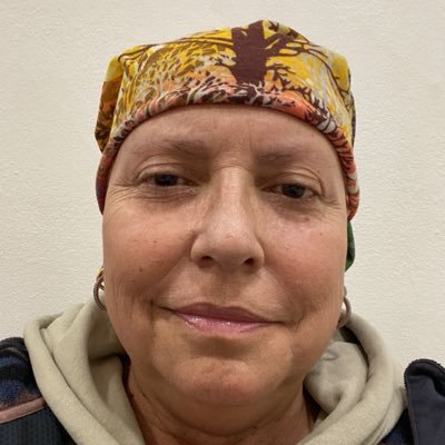 Azul desde siempre! activista por los derechos de las personas y capitana del equipo sobrevivientes de cancer de mama, “FortaleSenos Chile” y Profesora.