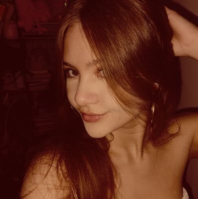 amante de mpb, comunista e corinthiana ! ( nerd na maioria do tempo