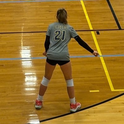 cora_lemasters's profile picture. 5’8 setter | lnhs 29’ | mavs elite