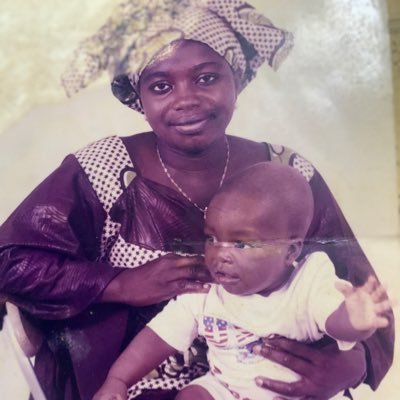 Yusuf faruq adedamola,popularly known as Simple! a talented artist both rap and sing,all the way from oyo state but grew up in Lagos state.