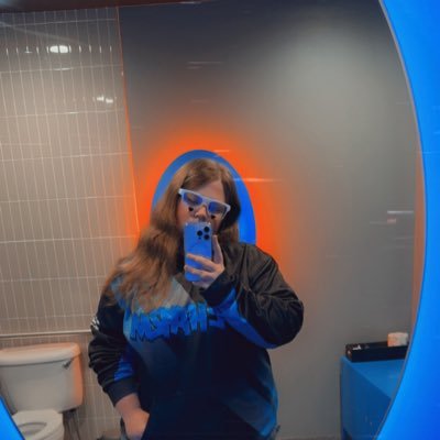 |25| | 1x FPC champ 🥇1X LAN 🏆| BURNER @chickenharm_ | Retired Female Call of Duty player | @PHIWarhawks|