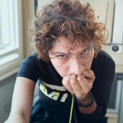 FreddieCosmico's profile picture. Duermo tarde y despierto temprano. Contenido 🔞