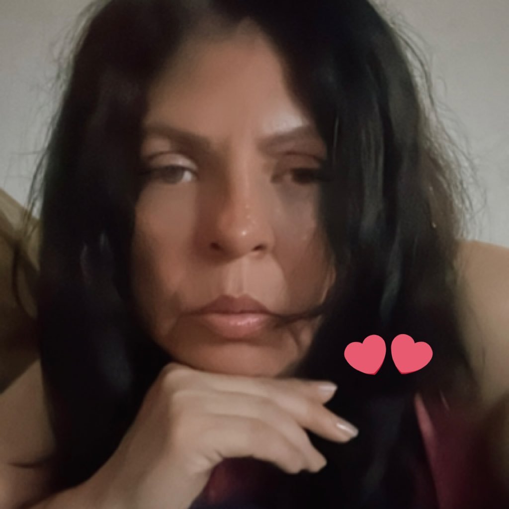 ElisaArand62880's profile picture. 