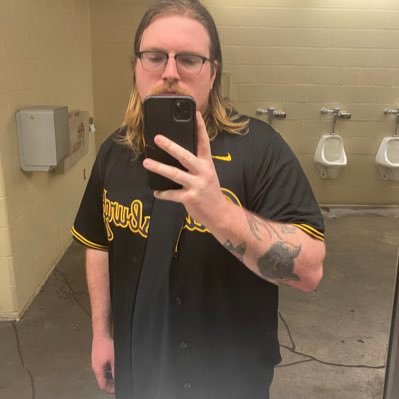 33 | he/they | Ohio | anime | video games | Wrestling | Pokémon enthusiast | shitposting | #FlyEaglesFly #GoBlue