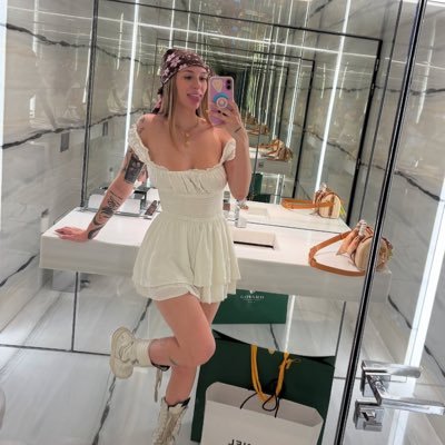HelenaWhyse8810's profile picture. 
