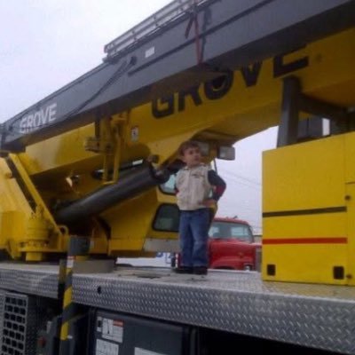 AlexCabrera_13's profile picture. Christian. America First. We owe it to the past and future to save our nation. Matthew 6:33 ✝️🇻🇦