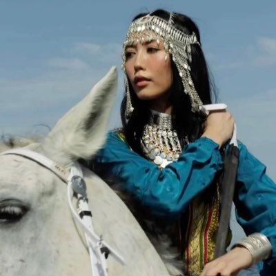 A Hazara girl, from the mountains of Daikundi!💙✨ #StopHazaraGenocide #StandWithWomenInAfghanistan