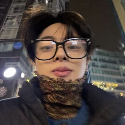 Zeefasaur's profile picture. relax bro, just go with the flow