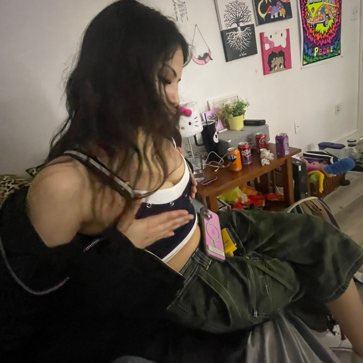 b0ngsndth0ngs1's profile picture. 