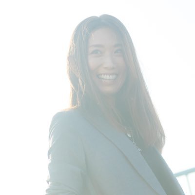 SAWA はシンガーで作詞家。時々Nadia (これはモロッコの砂漠でもらった名前 )として活動していたこともある。 SAWA (sometimes Nadia) is a singer-songwriter.