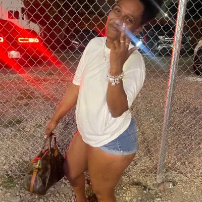 31 yrs old 👸🏽 w/a nigga 💏Mother of 2 Madison 👧🏽 Mason 👦🏾 Fuck you hoes y'all for everybody 🌎peep a real bitch page 🤑😂💯 9/9/12 ♍️ 9/18/94 ♍️ 1/14/20♑️