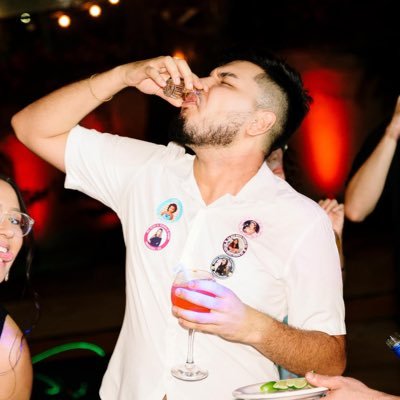 doce dengoso e polido, dragão aposentado da daenerys, item 5 do caprichoso, amigo da gloria pritchett e empresário da lady gaga. okê arô ➶