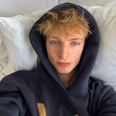 dushane155's profile picture. Don't care about what people say, loving myself and becoming me is the priority♥️♥️♥️ proudly gay🏳️‍🌈🌈