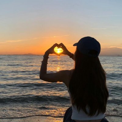 fzxam18231918's profile picture. There is no road that cannot be walked, only people who dare not walk