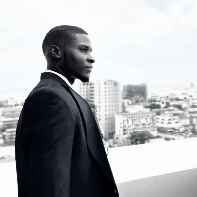 talglaasofwinee's profile picture. 6'4
Creative Director @Fasshn
Founded with Love 🤍