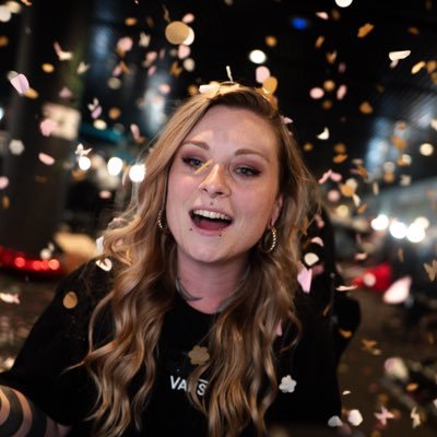 Globe Twitcheuse ↟ En tour du monde en direct sur Twitch #TriniTrip 🌍 ※ TV/@Twitch Host ※ Partner : Holy | Unlimited | Elgato ※ trinity-gaming@outlook.fr