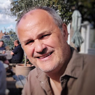 Retired Languages teacher 🇨🇵🇩🇪🇪🇸. Progressive 🏉🎬📚🇪🇺