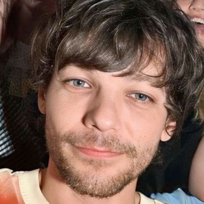 wallsandfitf's profile picture. holding onto heartache