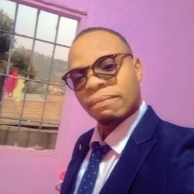 Défenseur judiciaire près le Tribunal de Paix de Kikwit ,Assistant chargé des cours juridiques à l’ISP Madimbi ,Licencié en droit public interne ,Kinshasa