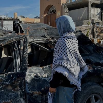 I wish I could live a little more, look up to the sky not just the floor !🕊 I'm tweeting from inside Gaza.🇵🇸