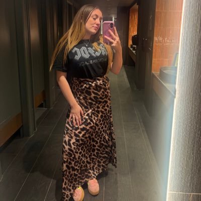 sim_suzie's profile picture. Rose 🌹 Emma 🌸