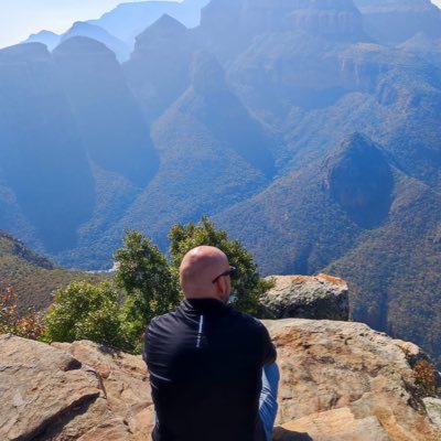 Solo busco mejorar lo q ayer pude hacer mal, solo quiero aprender, un objetivo y unos colores. La honestidad y fidelidad a ls amigos es fundamental para todo.
