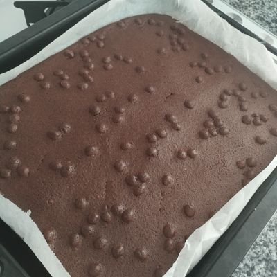 Jass99btc's profile picture. 4 yumurta ,yarım su bardağı sıvı yağ ve şeker, 1.5 paket kapartma tozu, 2 paket vanilya, 2 su bardağı un, 1 tatlı kaşığı tarçın, 1.5 yemek kaşığı kakao