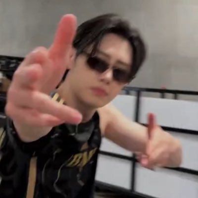 hyunowwwww's profile picture. 그만. 죽자