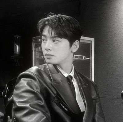 aprekiasi's profile picture. Every glance feels like a secret waiting to be told.