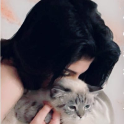 ريمٍ لعوبٍ ماعليها من الناس متغطرسه بالزين حد الكمالي 💅🏻
