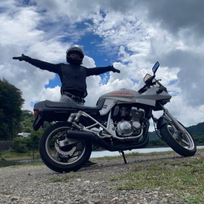 250カタナの愛刀とバイクライフエンジョイしてます!カタナ乗りの先輩方はもちろんいろんなバイク乗りの方と仲良くなりたいです!どうぞよろしくお願いします!