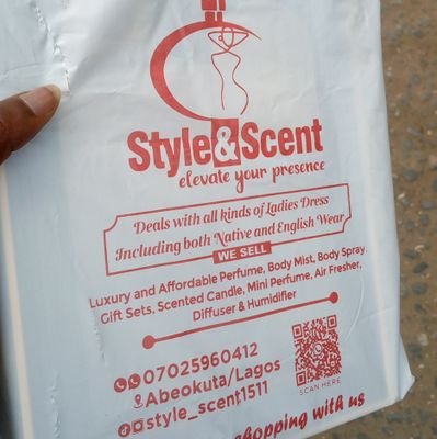 oyinda151115's profile picture. PERFUMES//~
CUSTOM MADE LADIES DRESSES ✂️
Elevate your Presence 😍