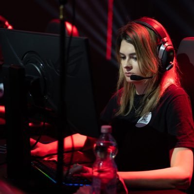 _drleni's profile picture. dr_leni on twitch/streamer/cs2 enjoyer/