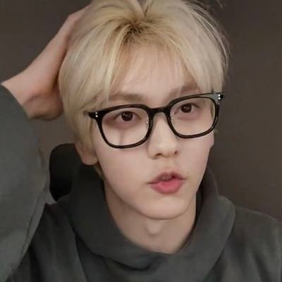 heeeylolita_'s profile picture. I'm fucking crazy, but I'm free