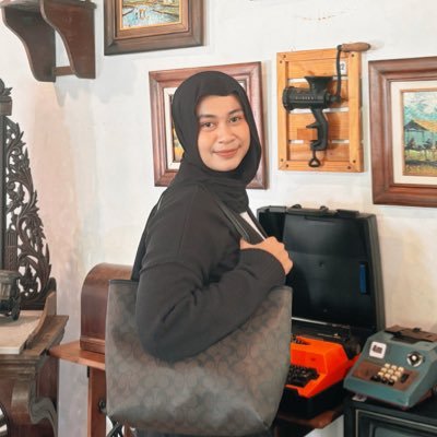 sawaadeecha's profile picture. some battles are won in prayers