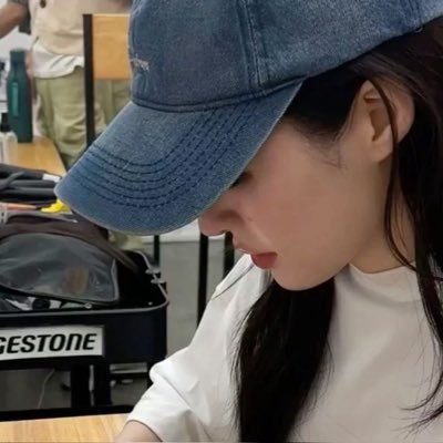 jealousyliw's profile picture. 