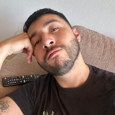 31 años de flojera. Profesor del To Be. Videojuegos como Genshin y LOL. Fanático de Pokémon y las LOONA. El @candiayer es el mejor 💕✨ ¿Lo sabían?