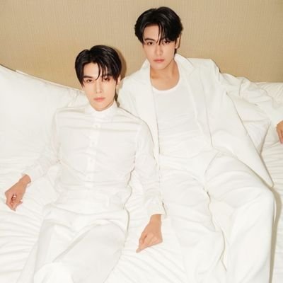 ซีรี่วายไทยไม่แพ้ชาติใดในโลก
แต่ก็ปีนกำแพงไปๆกลับๆตลอด😝
เมนจีน ป๋อจ้าน🦁🐰
เมนไทย จุงดัง🐶🐱
หัวใจสีเหลือง💛
มี🌻ในหัวใจ